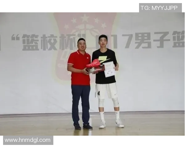 足球明星挑战篮球馆新玩法引发热议球迷期待跨界精彩对决 足球明星挑战篮球馆新玩法引发热议球迷期待跨界精彩对决